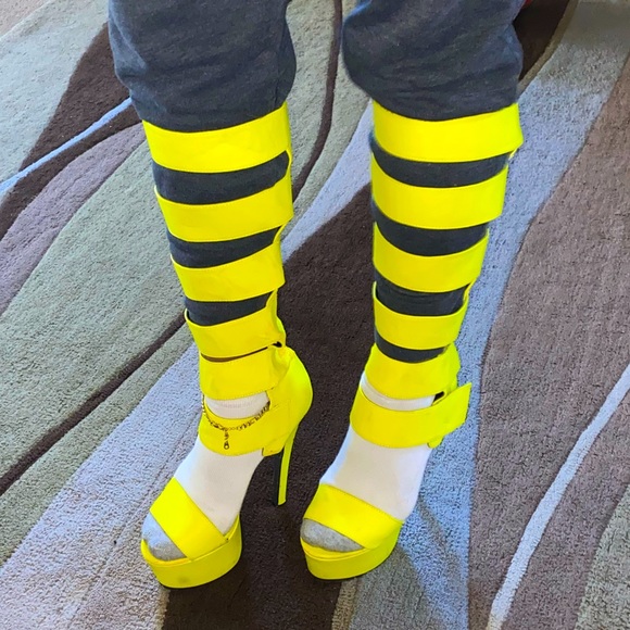 Sexy Neon Platform Pump Heel, Women’s Size 8, Ve - Picture 3 of 4